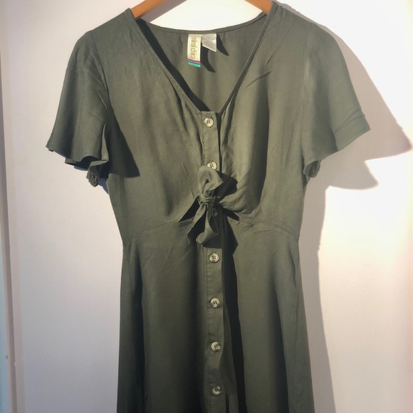 🌻Olive front tie maxi dress🌻 - Picture 1 of 4